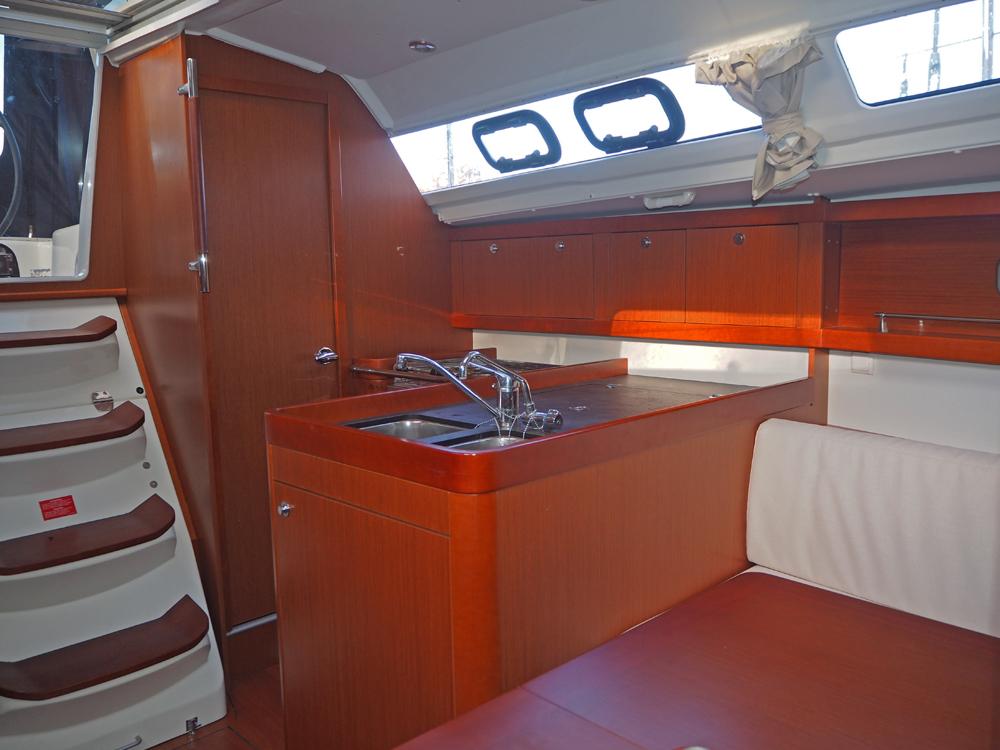 Saloon, Accommodation